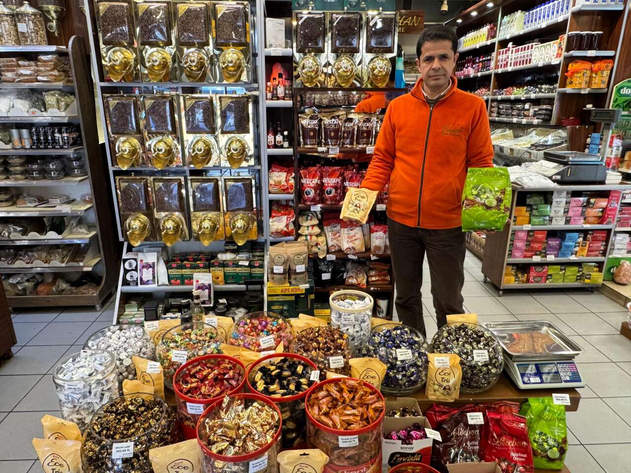 Hamdi & Kadir Kuden’de Bayram Geleneği: Şeker ve Çikolatalar Raflardaki Yerini Aldı 1